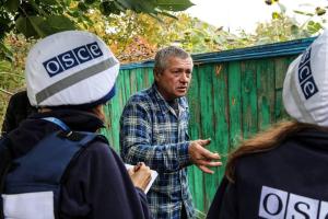 В прифронтовом поселке Крутая Балка люди уже год выживают без света, связи и воды