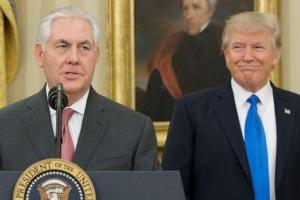 "Нужно извиниться перед Америкой": Трамп прокомментировал новость об "отставке" Тиллерсона