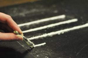 В Киеве "повязали" наркодилера во время сбыта кокаина: опубликовано видео