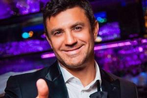 "Похож на маму": Ведущий "Ревизора" впервые показал своего сына 