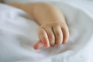 В Одессе 28-летняя женщина задушила маленькую дочь