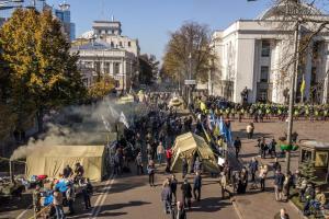 "За чей счет банкет": беглый соратник Януковича признался, что финансирует митингующих под Радой