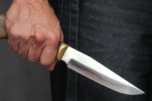 В Киеве патрульные задержали иностранца, который ранил мужчину ножом