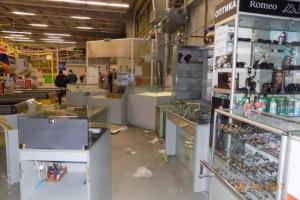 Украсть за 60 секунд: В Одесской области неизвестные ограбили ювелирный магазин