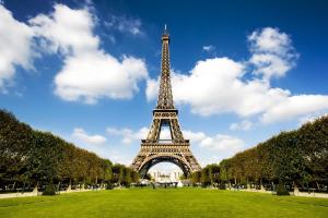 Эйфелеву башню закрыли для посетителей