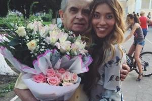 Регина Тодоренко показала дедулю, который советует ей носить утягивающие колготки