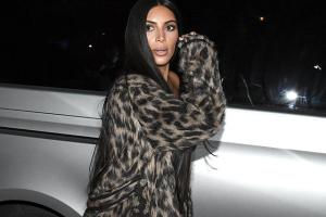 Ким Кардашьян шокировала общественность, появившись в прозрачном белье