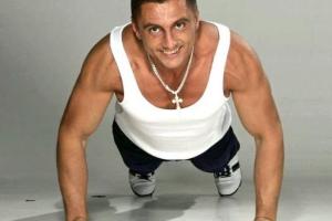 Голый торс и эпиляция: откровенные снимки московского депутата взорвали интернет