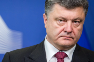 Порошенко о попытках сорвать законы по Донбассу: "У некоторых политиков из-под вышиванок выглядывают косоворотки"