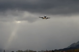 В Австрии из-за урагана "Герварт" чуть не разбился пассажирский "Боинг": появилось видео