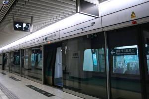 В Гонконге пассажир метро столкнул уборщицу на рельсы