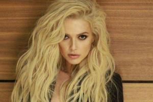 "Анорексия уже": Поклонники раскритиковали фигуру певицы Эрики Герцег