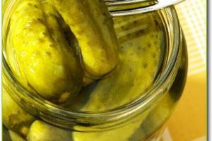 Чудеса консервации: киевляне нашли в банке из-под соленых огурцов "джинна"