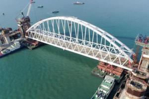 Строительство Керченского моста нужно срочно остановить: Омелян рассказал об опасностях для Украины