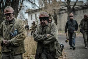 Шахтеры пополнят ряды безработных или боевиков: в "ЛДНР" закрывают шахты  