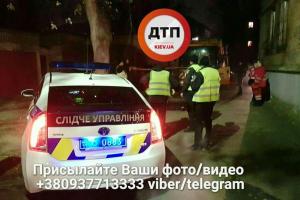 В Киеве во дворе жилого дома мусоровоз насмерть сбил мужчину