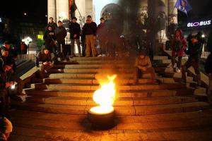 Как прошла годовщина Майдана в Киеве: горели шины, полиция снесла палатки