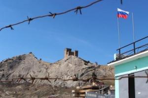 "Делают концлагерь": на административной границе с Крымом Россия строит "стену"