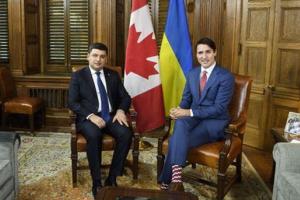 Гройсман подарил премьеру Канады носки