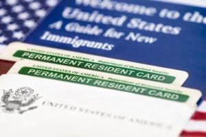 Президент США требует отмены визовой лотереи Green Card