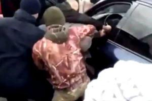 Наглый герой парковки: в Киеве прохожие напали на водителя, который парализовал работу общественного транспорта