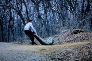 В Киеве мужчина закопал в лесополосе 24-летнюю сожительницу