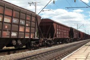 На ж/д вокзале в Полтавской области поезд тяжело травмировал девочку