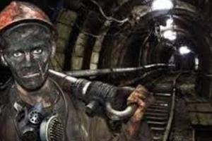 Горняки "Бужанской" отказываются выходить из шахты, требуя задолженности по зарплате