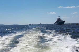 В Японском море загорелся корабль с россиянами