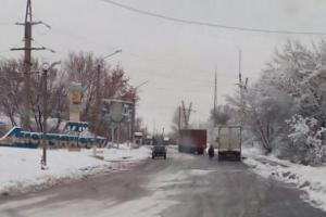 «Цепи на колеса и ледоступы на сапоги»: в Лисичанске не собираются посыпать дороги