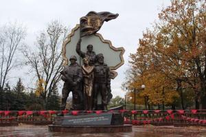 Боевики восстановили взорванный памятник в Луганске: появились фото