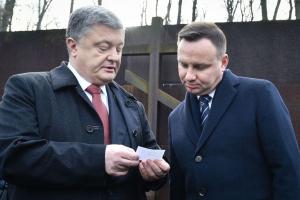 «Непротокольная» встреча и «могильные» договоренности: как Порошенко налаживал отношения с Польшей