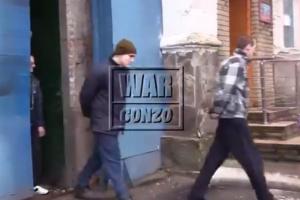 Обмен пленными: боевики показали видео, на котором украинских заложников выводят за пределы луганской колонии  