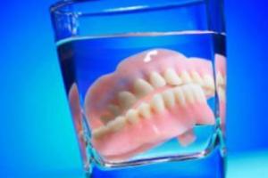 Банка с зубными протезами и кувалда: что теряют пассажиры в киевском метрополитене