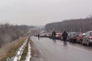 Ситуация на КПВВ в зоне АТО: сколько автомобилей стоит в очередях