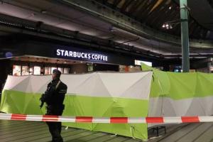 В аэропорту Амстердама полицейские стреляли в вооруженного человека