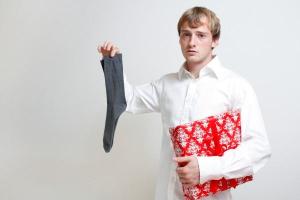 Что мужчины боятся найти под елочкой? Самые нелепые подарки на Новый год 