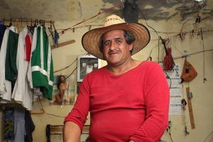 Не может работать и спать на животе: обладателя пениса длиной 48 сантиметров признали инвалидом