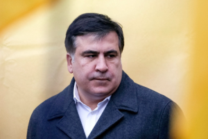Саакашвили бегал по крыше дома, спасаясь от СБУ: соцсети бурно отреагировали на арест политика