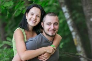 Вывез в лес и зверски пытал: ревнивый россиянин отрубил руки молодой жене