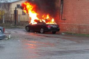 В Днепре во время судебного заседания сожгли машину прокурора