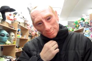 В Санкт-Петербурге изрезали активиста в маске Путина