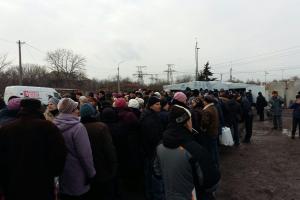 Остаться в псевдореспублике или бежать прочь: что выбирают жители ОРДЛО