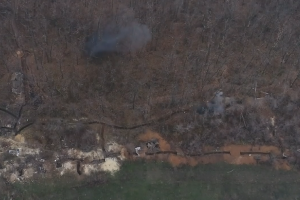 Сбитый боевиками коптер успел заснять "прилеты" по вражеским блиндажам: обнародовано видео