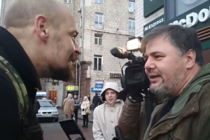 В Киеве член «Правого сектора» побил «ватного» журналиста