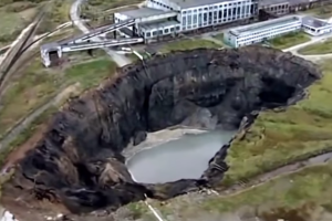 Российский город проваливается под землю: напуганные жители вывозят вещи к родственникам