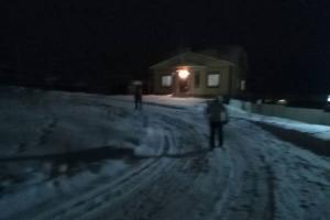 Россиянка провалилась в канализационный люк и нашла пропавшего ребенка