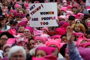 В США сотни тысяч людей вышли на "Марш женщин"