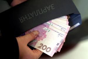 За зарплату «в конверте» будут взымать штраф в более чем 100 тысяч гривен