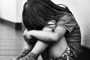На Херсонщине 3-летнюю девочку насиловал сожитель матери